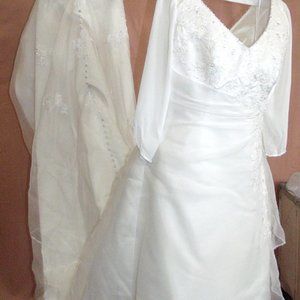 "Bonny" wedding gown with train